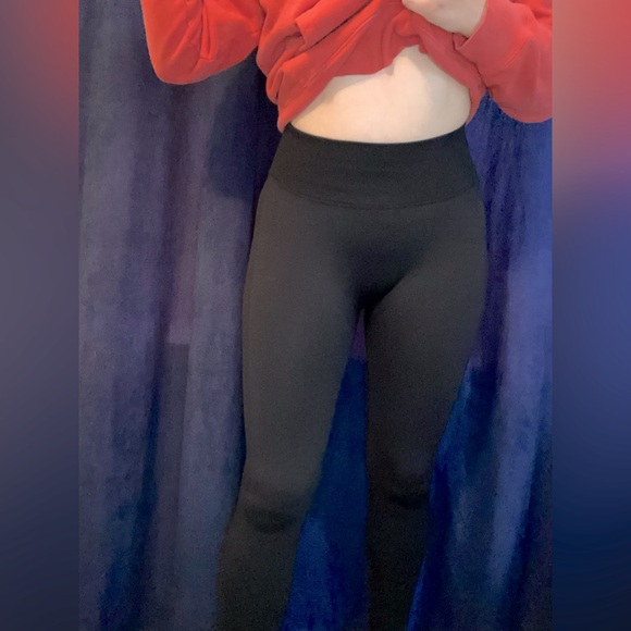 Booty Scrunch Leggings - Picture 2 of 5